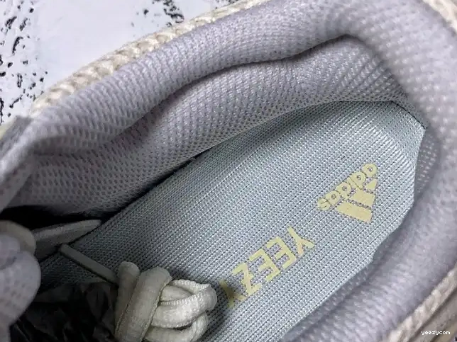 Adidas 700 EG7596 Boost Analog Yeezy 0701